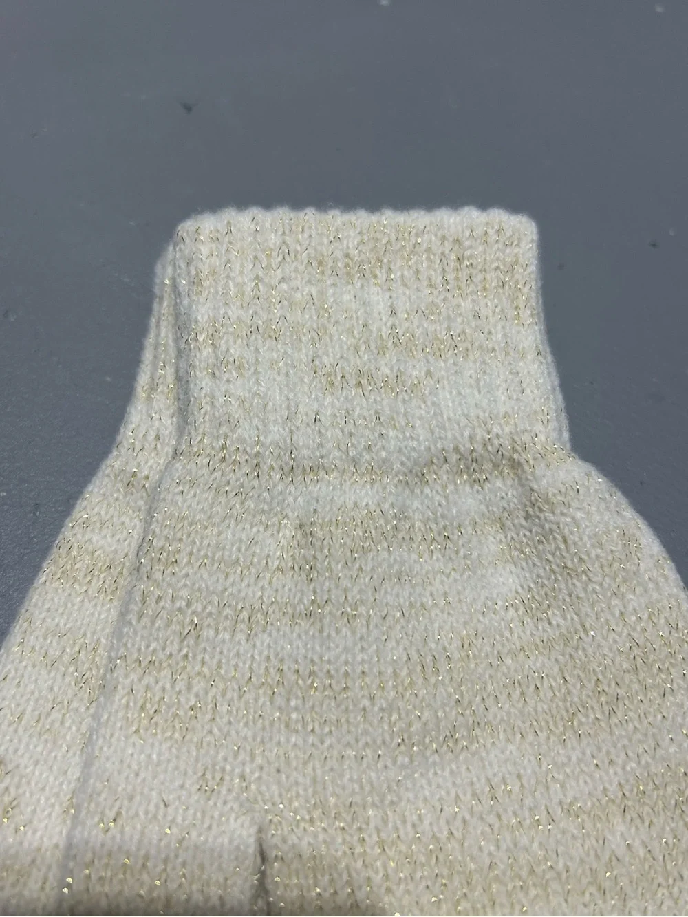 (NWT) Knit Gloves - Touchscreen Compatible Finger Tips